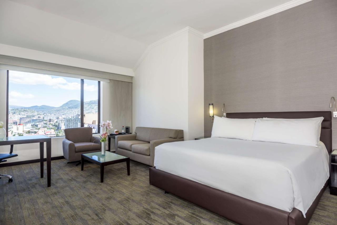 Nh Collection Quito Royal Hotell Exteriör bild
