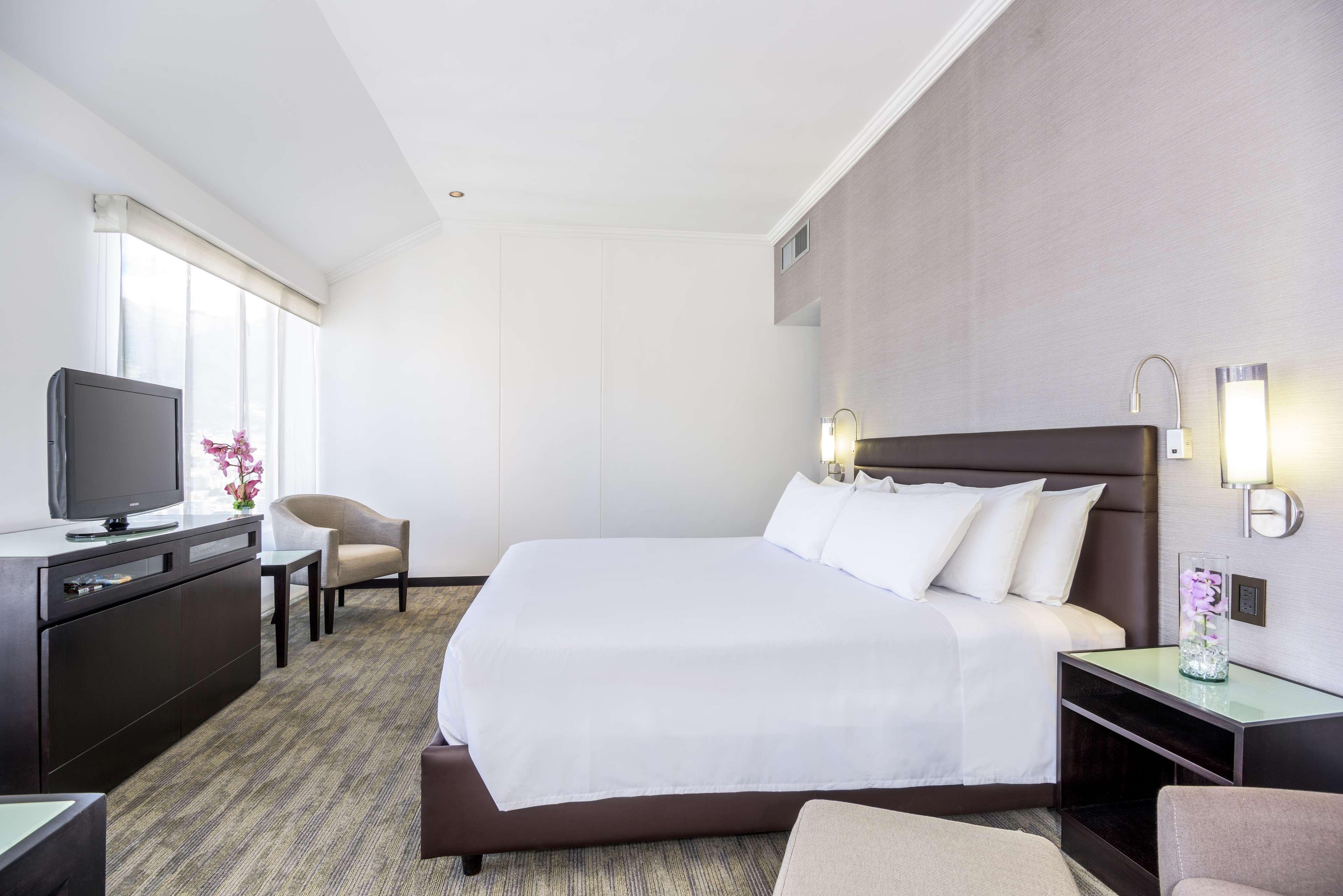 Nh Collection Quito Royal Hotell Exteriör bild
