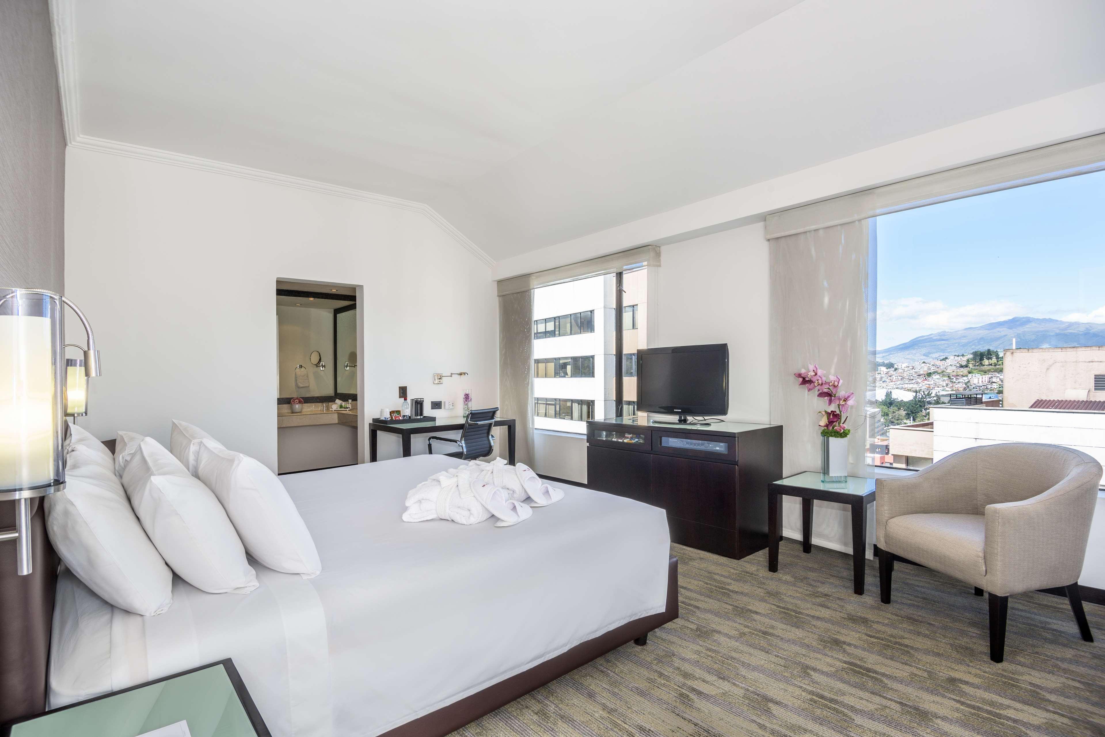 Nh Collection Quito Royal Hotell Exteriör bild