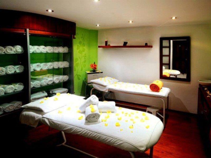 Nh Collection Quito Royal Hotell Exteriör bild
